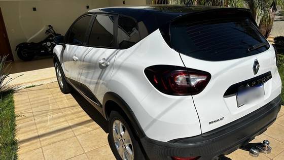 RENAULT CAPTUR 1.6 16V SCE FLEX LIFE X-TRONIC RENAULT CAPTUR 1.6 16V SCE FLEX LIFE X-TRONIC